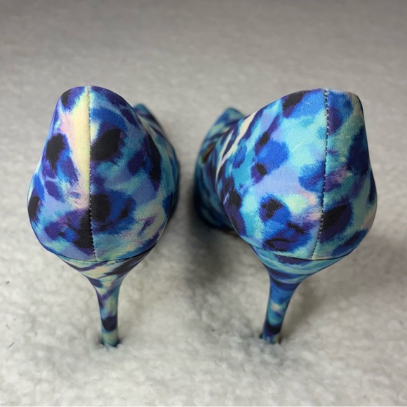 Nine West Women Blue Abstract Print Quinty Pointed Pumps - Picture 4 of 7